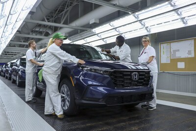 2023 Honda CR-V production at Honda of Canada Mfg. (Groupe CNW/Honda Canada Inc.)