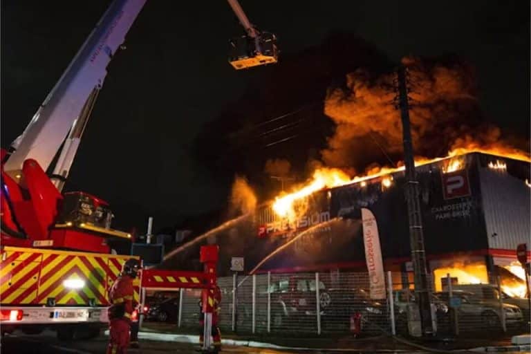 A découvrir ce papier : Incendie au Blanc Mesnil : un garage automobile ravagé par le feu