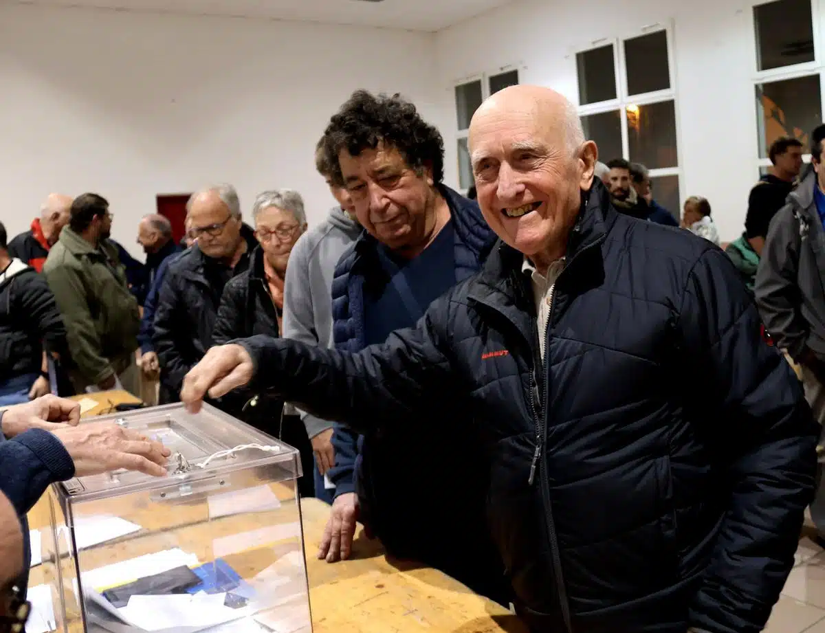 Vainqueur de quatre Rallyes des Cimes, et à 86 ans « dans deux mois », Jean Aguerre a voté.