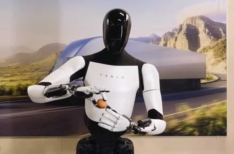 Sur le web : Robot Optimus: La date de commercialisation de l’humanoïde de Tesla se précise